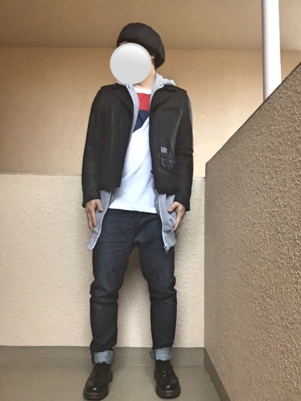 「ライダース、ベレー帽、パーカー、ポストマン、quenchloud、PolkaDot、Dr.Martens、アダルトおカワたん部」｜「QUENCHLOUDのアイテム（ライダースジャケット、ブラック系）」を使った、Ren Saitoさん（メンズ・168cm）の春コーディネートの1枚目の写真