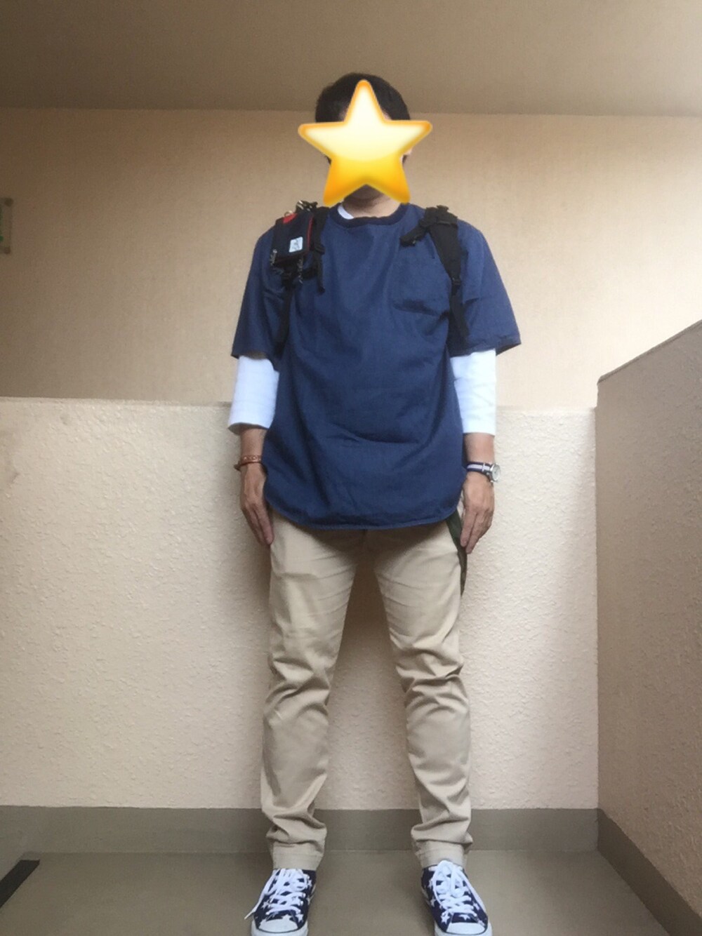 「星柄、カモフラ、ビッグシルエット、ポケットＴシャツ、チノパン、オールスター、アダルトおカワたん部、星柄祭りじゃー、社畜」｜「GUのアイテム（Tシャツ/カットソー、ブルー系）」を使った、Ren Saitoさん（メンズ・168cm）の夏コーディネートの1枚目の写真