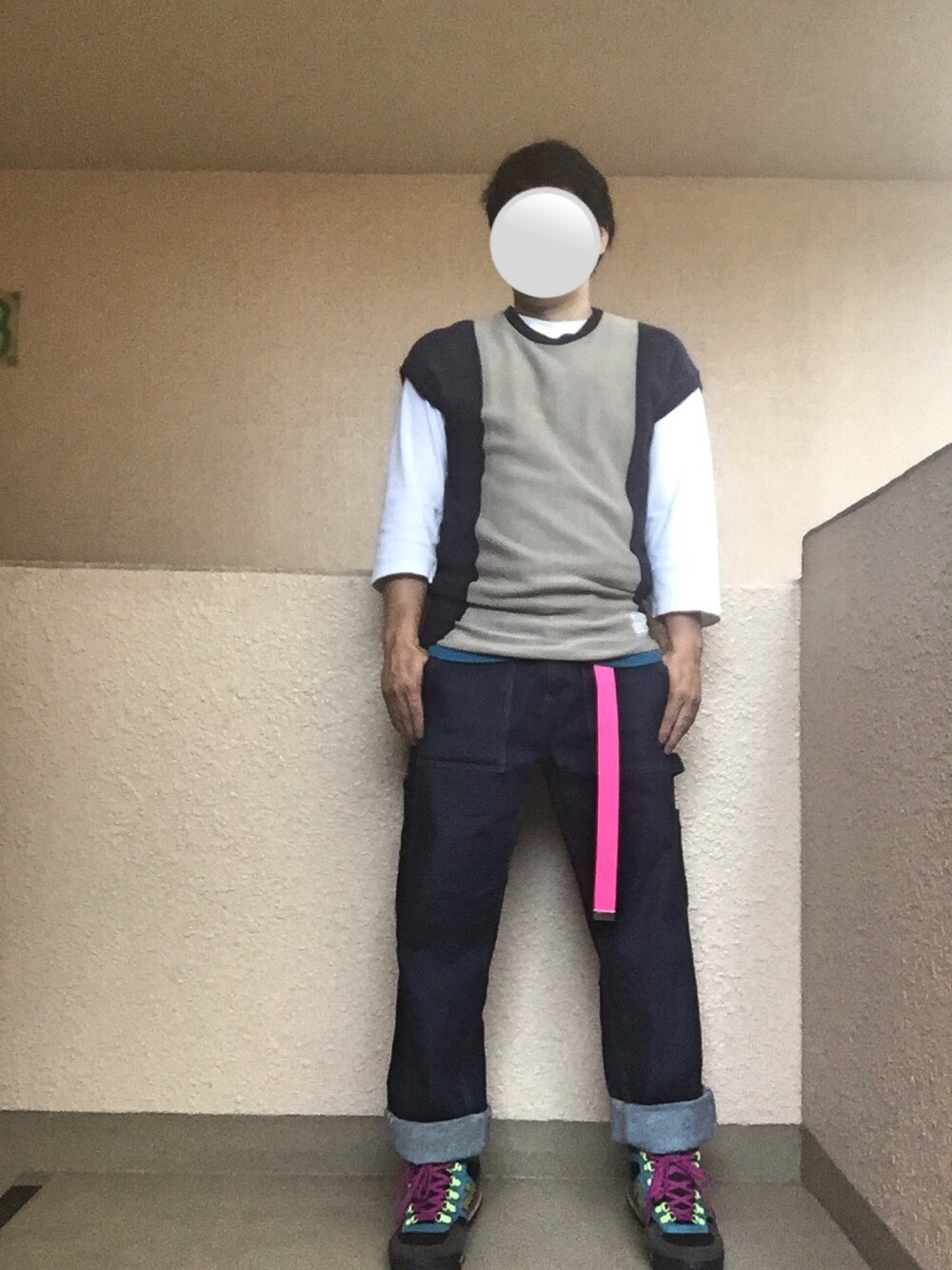 「ベスト、ペインターパンツ、トレッキングシューズ、クレイジーパターン、アダルトおカワたん部」｜「Utilityのアイテム（ベスト、グレー系）」を使った、Ren Saitoさん（メンズ・168cm）の夏コーディネートの1枚目の写真