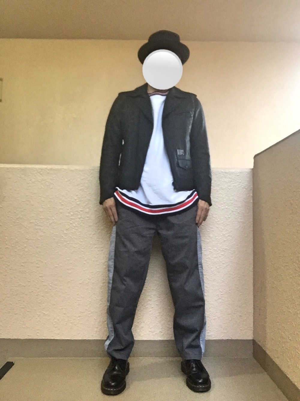 「ライダースジャケット、ライダース、ハット、ラインパンツ、リブライン、ポストマン、アダルトおカワたん部、オトナカジュアル、大人カジュアル」｜「QUENCHLOUDのアイテム（ライダースジャケット、ブラック系）」を使った、Ren Saitoさん（メンズ・168cm）の秋コーディネートの1枚目の写真