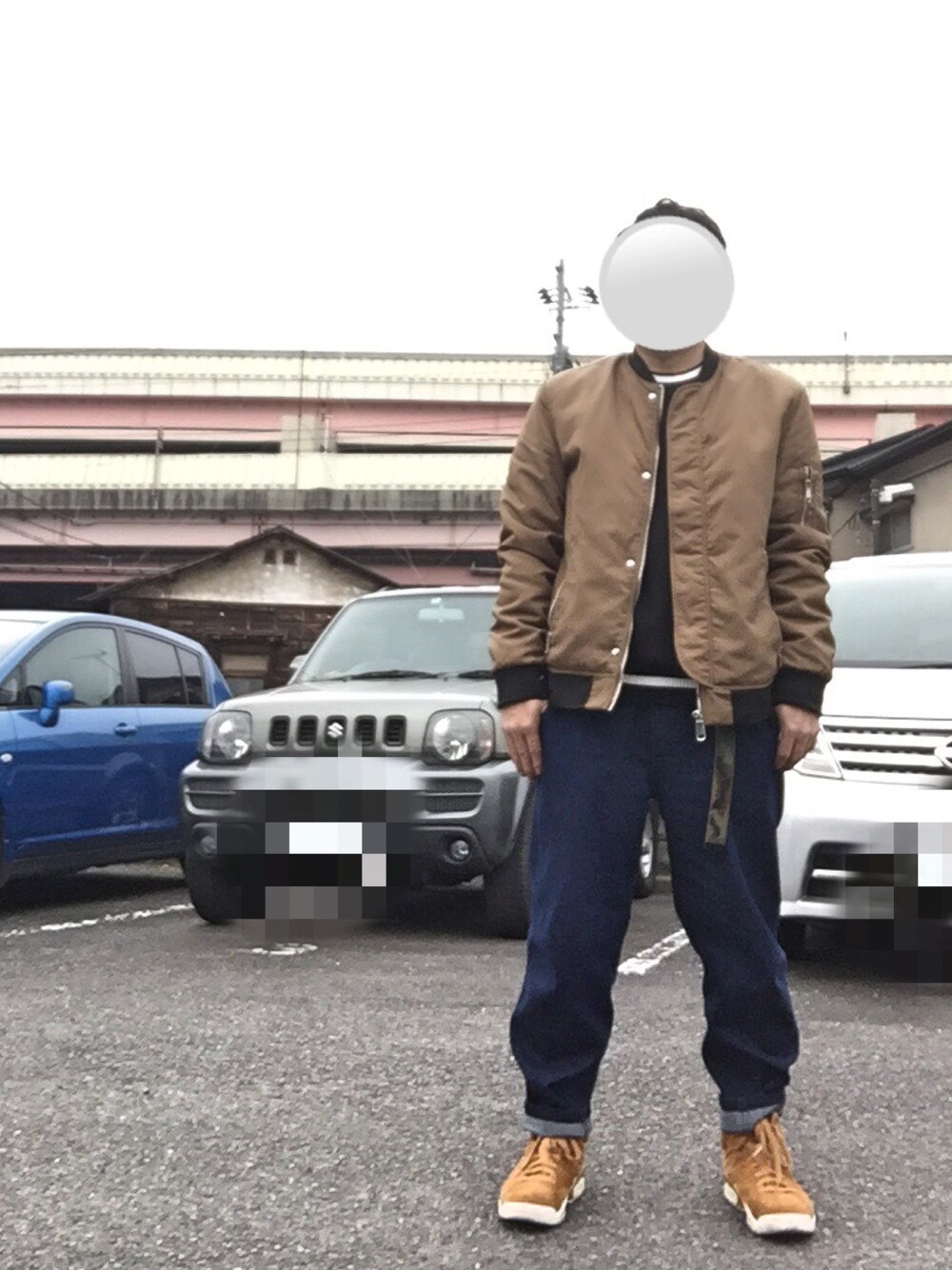 「MA-1、スウェット、ダボパン、カモフラ、エアジョーダン、AIR JORDAN、アダルトおカワたん部、オトナカジュアル、大人カジュアル」｜「H&Mのアイテム（ミリタリージャケット、ゴールド系）」を使った、Ren Saitoさん（メンズ・168cm）の冬コーディネートの1枚目の写真