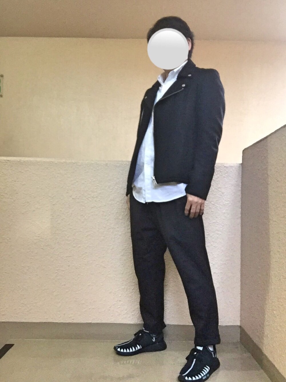 「お誕生日コーデ、NMD、NEIGHBORHOOD、adidas、ライダース、アンクルパンツ、アダルトおカワたん部、オトナカジュアル、おしゃれさんと繋がりたい、大人カジュアル」｜「adidas Originalsのアイテム（スニーカー、ブラック系）」を使った、Ren Saitoさん（メンズ・168cm）の春コーディネートの1枚目の写真