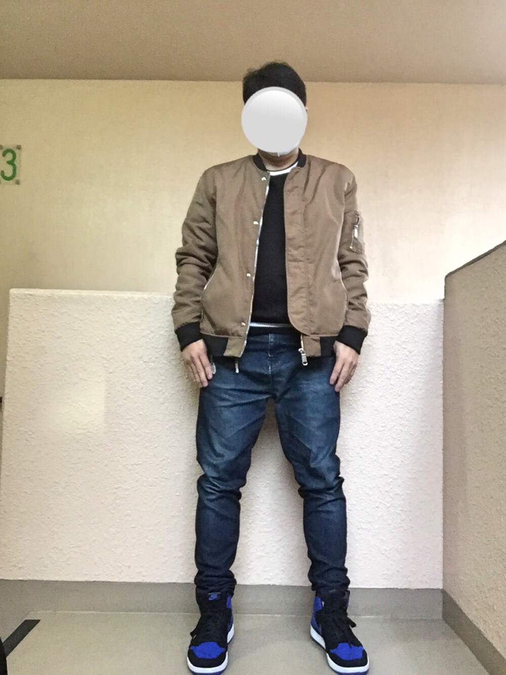「MA-1、ライン、スウェット、エアジョーダン、AIR JORDAN、フライニット、アダルトおカワたん部、オトナカジュアル、おしゃれさんと繋がりたい、大人カジュアル」｜「H&Mのアイテム（ミリタリージャケット、ゴールド系）」を使った、Ren Saitoさん（メンズ・168cm）の春コーディネートの1枚目の写真