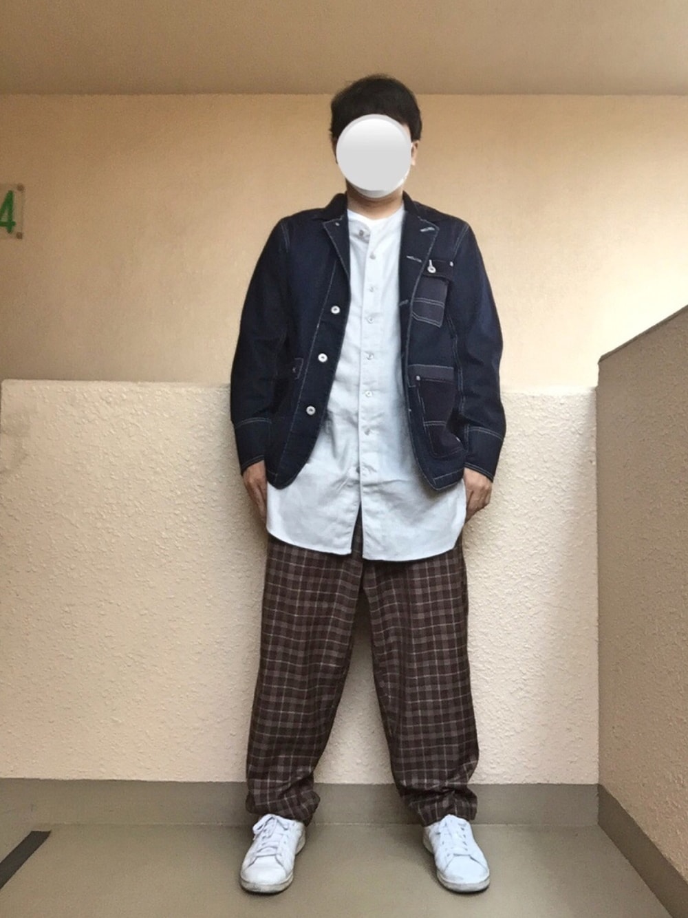 「カバーオール、ノーカラーシャツ、サルエルパンツ、ワイドパンツ、チェックパンツ、オトナカジュアル、大人カジュアル、おしゃれさんと繋がりたい、アダルトおカワたん部」｜「Dickiesのデニムコンビワークコート（カバーオール、ブルー系）」を使った、Ren Saitoさん（メンズ・168cm）の春コーディネートの1枚目の写真