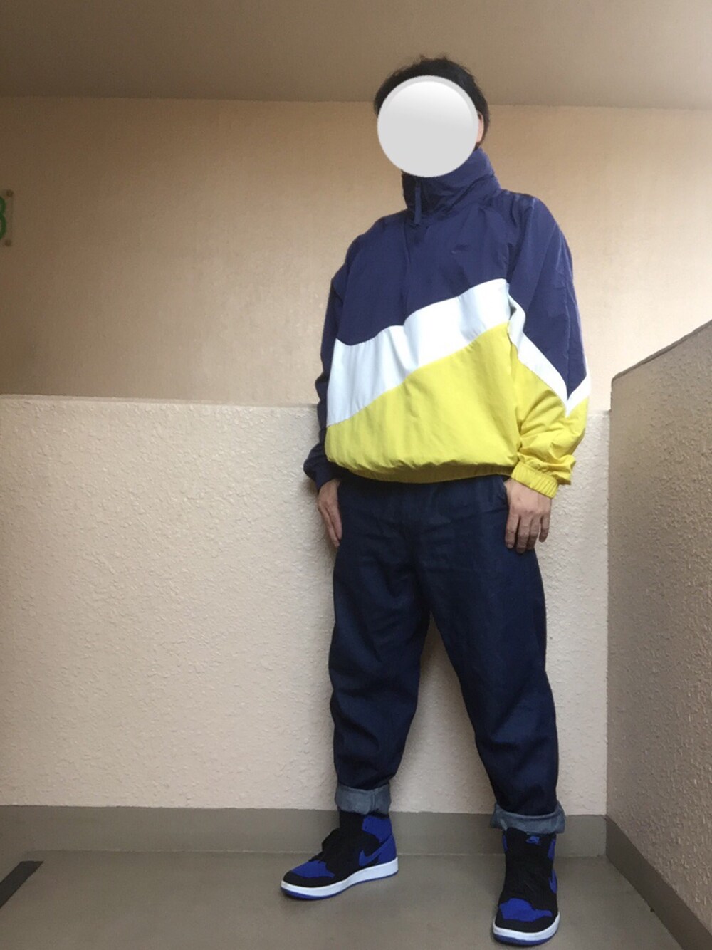 「アノラックパーカー、アノラック、黄色、エアジョーダン、AIR JORDAN、オトナカジュアル、大人カジュアル、おしゃれさんと繋がりたい、アダルトおカワたん部」｜「NIKEのNIKE AS MEN NSW JACKET HD ANRK WVN QS 【SP】（ナイロンジャケット、ブルー系）」を使った、Ren Saitoさん（メンズ・168cm）の夏コーディネートの1枚目の写真