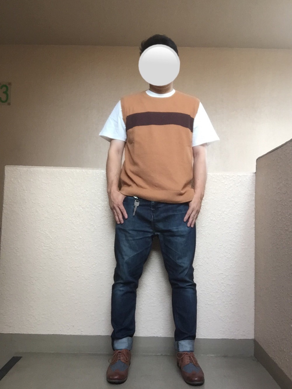 「ベスト、ウイングチップ、ウイングチップシューズ、ライン、オトナカジュアル、大人カジュアル、おしゃれさんと繋がりたい、アダルトおカワたん部」｜「Discoat Parisienのニットベストアンサンブル（ベスト、ベージュ系）」を使った、Ren Saitoさん（メンズ・168cm）の夏コーディネートの1枚目の写真