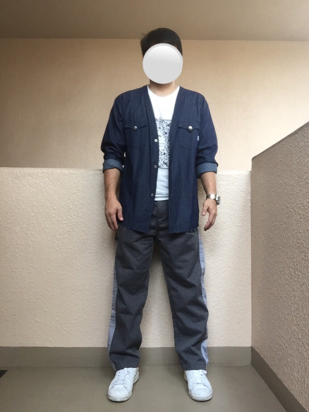 「シャツ、シャツカーディガン、ラインパンツ、スタンスミス、オトナカジュアル、大人カジュアル、おしゃれさんと繋がりたい、アダルトおカワたん部」｜「Utilityのアイテム（ポロシャツ、ブルー系）」を使った、Ren Saitoさん（メンズ・168cm）の秋コーディネートの1枚目の写真