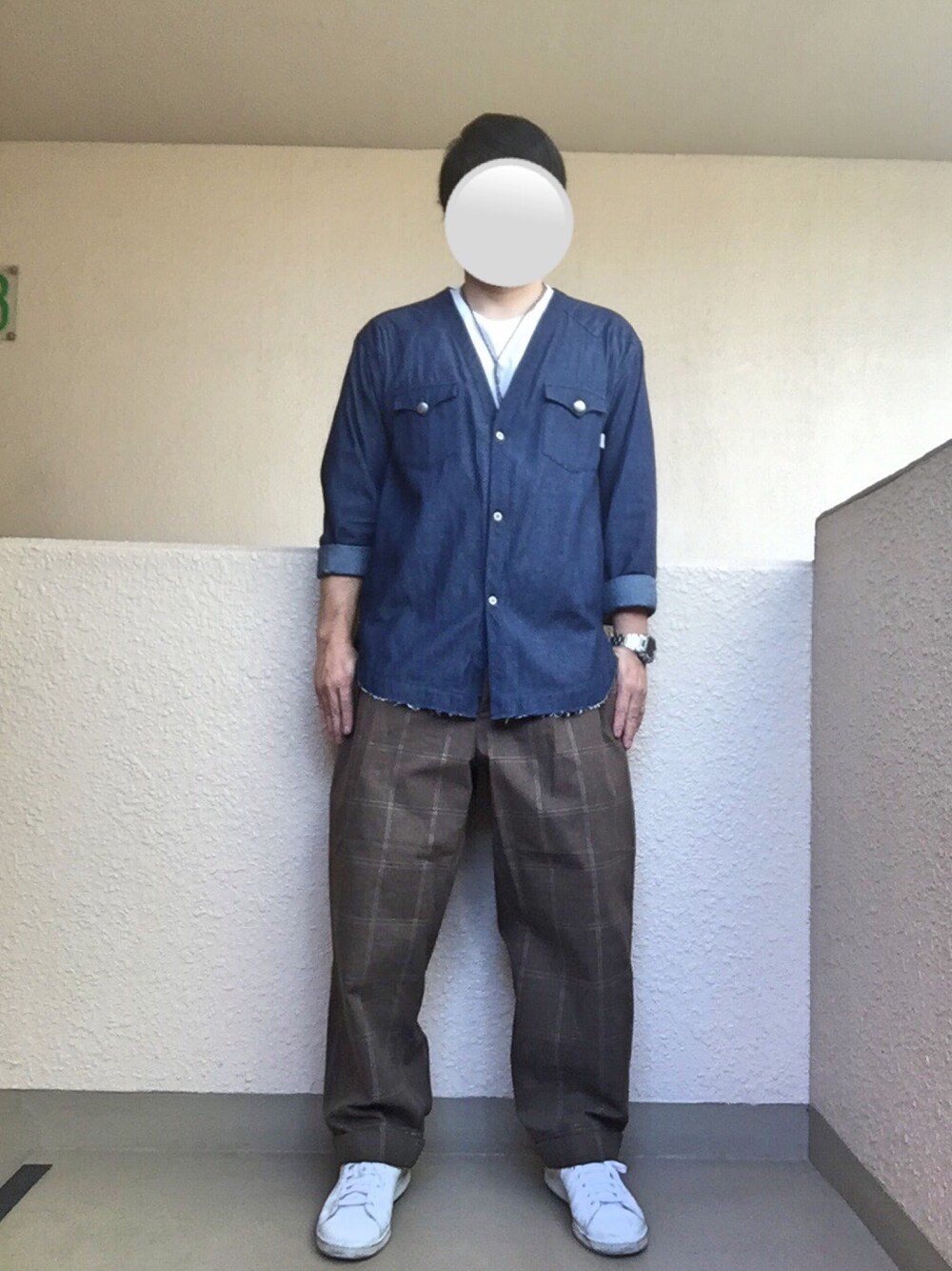 「グレンチェック、グレンチェック柄パンツ、シャツカーディガン、デニムシャツ、オトナカジュアル、大人カジュアル、おしゃれさんと繋がりたい、アダルトおカワたん部」｜「Utilityのアイテム（ポロシャツ、ブルー系）」を使った、Ren Saitoさん（メンズ・168cm）の秋コーディネートの1枚目の写真