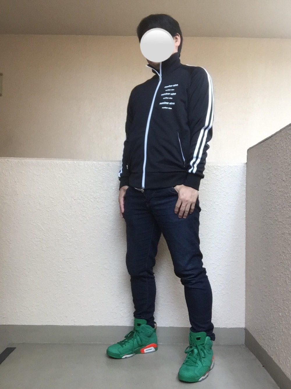 「グリーン、トラックジャケット、ジャージ、エアジョーダン、AIR JORDAN、オトナカジュアル、大人カジュアル、おしゃれさんと繋がりたい、アダルトおカワたん部」｜「NIKEのアイテム（スニーカー、グリーン系）」を使った、Ren Saitoさん（メンズ・168cm）の秋コーディネートの1枚目の写真