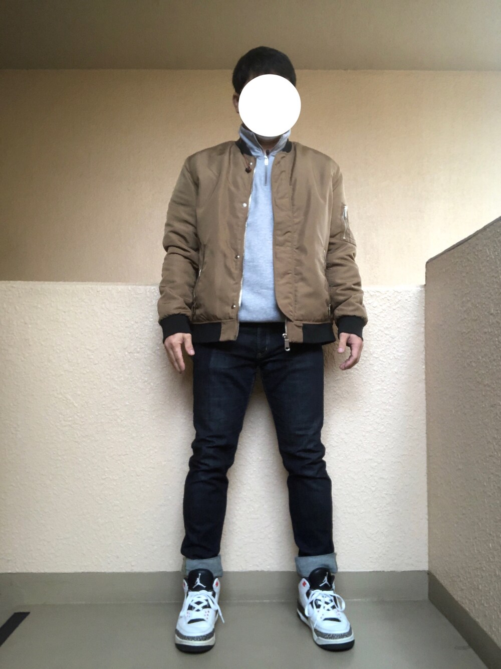 「MA-1、ハーフジップ、エアジョーダン、AIR JORDAN、オトナカジュアル、おしゃれさんと繋がりたい、大人カジュアル、アダルトおカワたん部」｜「H&Mのアイテム（ミリタリージャケット、ゴールド系）」を使った、Ren Saitoさん（メンズ・168cm）の冬コーディネートの1枚目の写真