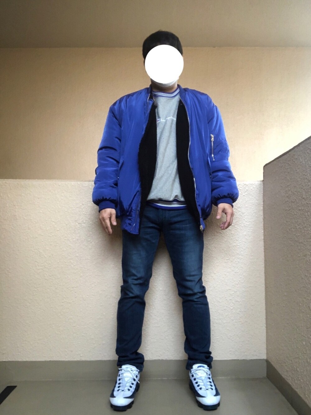 「誕生日、MA-1、ロングTシャツ、エアマックス、AIR MAX、オトナカジュアル、大人カジュアル、おしゃれさんと繋がりたい、アダルトおカワたん部、誕生日何もない」｜「CASPER JOHN AIVERのCASPER JOHN AIVER　ボアリバーシブルビッグMA-1（MA-1、ブルー系）」を使った、Ren Saitoさん（メンズ・168cm）の春コーディネートの1枚目の写真