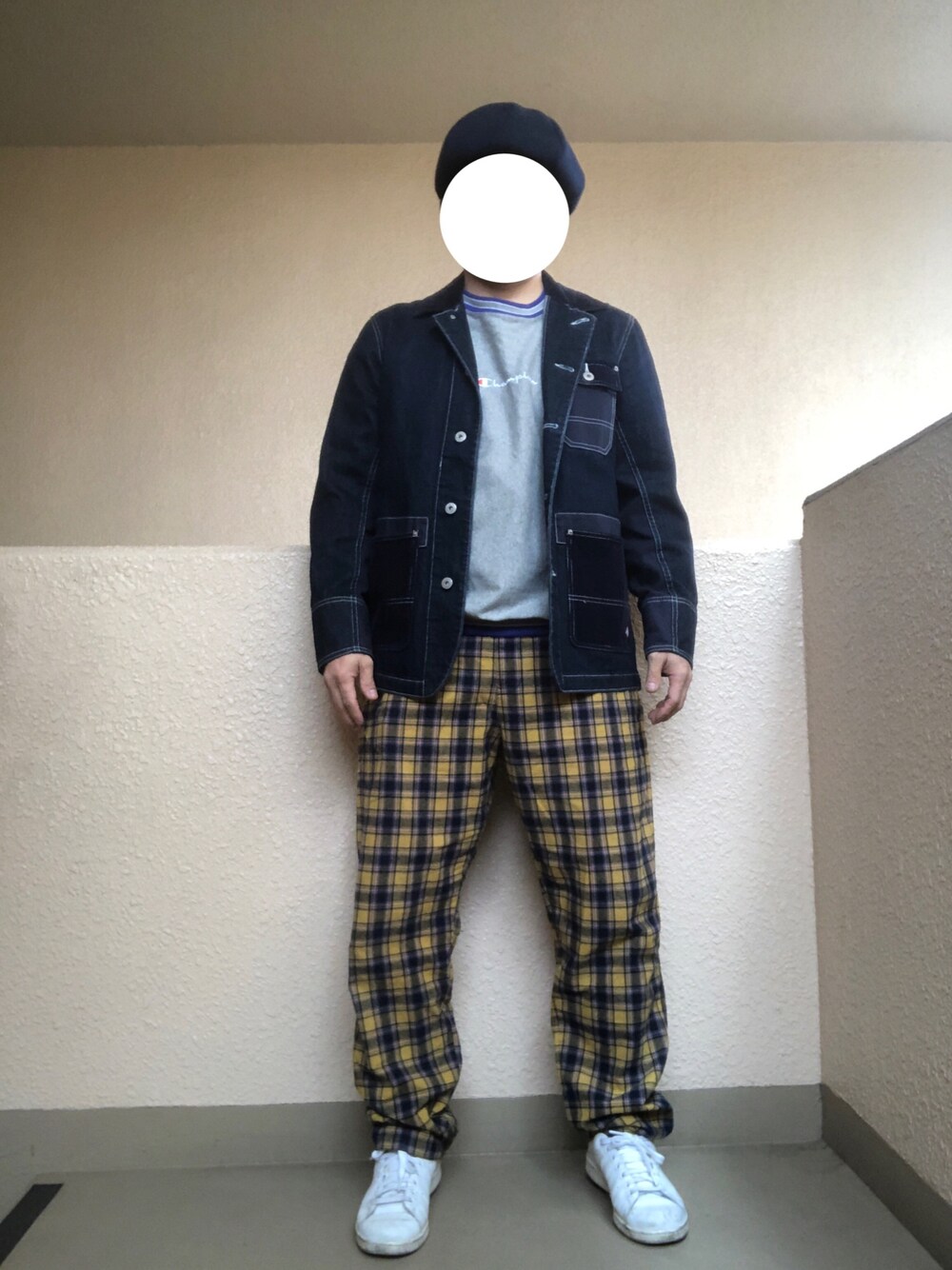 「ジージャン、Gジャン、カバーオール、チェックパンツ、ベレー帽、スタンスミス、オトナカジュアル、大人カジュアル、おしゃれさんと繋がりたい、アダルトおカワたん部」｜「Dickiesのデニムコンビワークコート（カバーオール、ブルー系）」を使った、Ren Saitoさん（メンズ・168cm）の春コーディネートの1枚目の写真