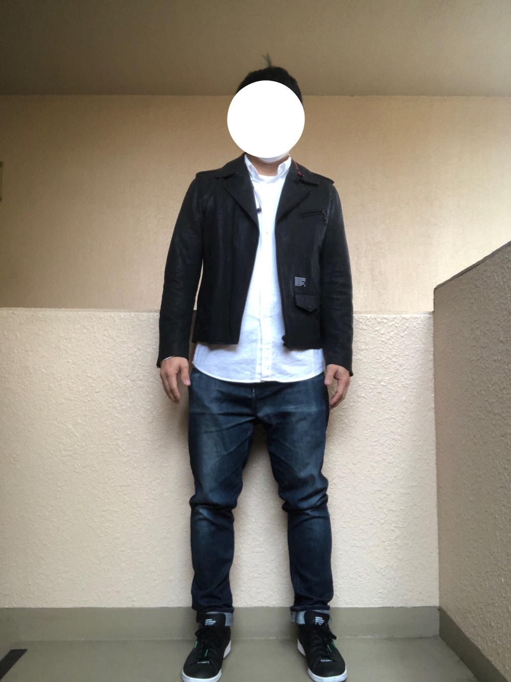 「ライダース、白シャツ、スタンスミス、平成最後のWEARISTAセンバツ、オトナカジュアル、おしゃれさんと繋がりたい、大人カジュアル、アダルトおカワたん部」｜「QUENCHLOUDのアイテム（ライダースジャケット、ブラック系）」を使った、Ren Saitoさん（メンズ・168cm）の春コーディネートの1枚目の写真