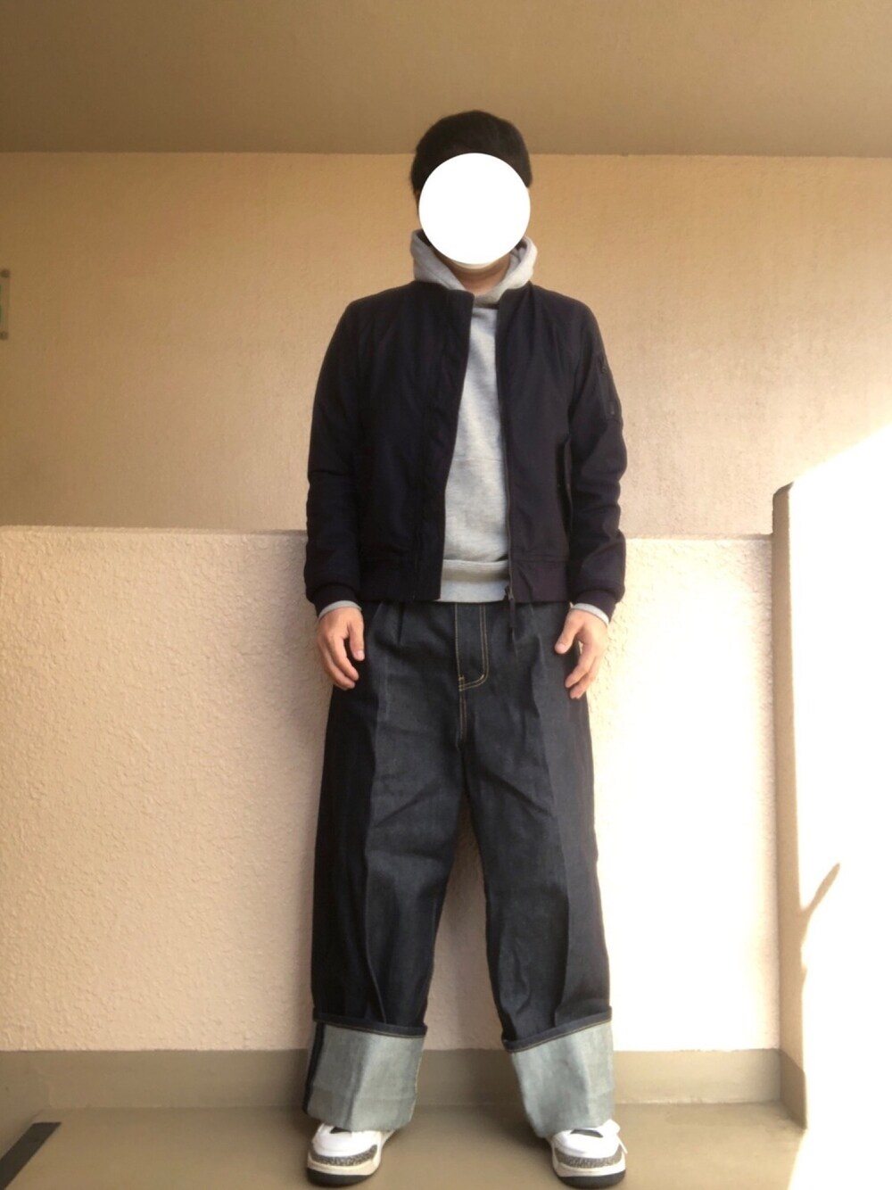 「デニムワイドパンツ、平成最後のWEARISTAセンバツ、オトナカジュアル、おしゃれさんと繋がりたい、大人カジュアル、アダルトおカワたん部、MA-1、AIR JORDAN、ワイドパンツ、ワイドデニム」｜「green label relaxingのアイテム（ミリタリージャケット、ブルー系）」を使った、Ren Saitoさん（メンズ・168cm）の春コーディネートの1枚目の写真