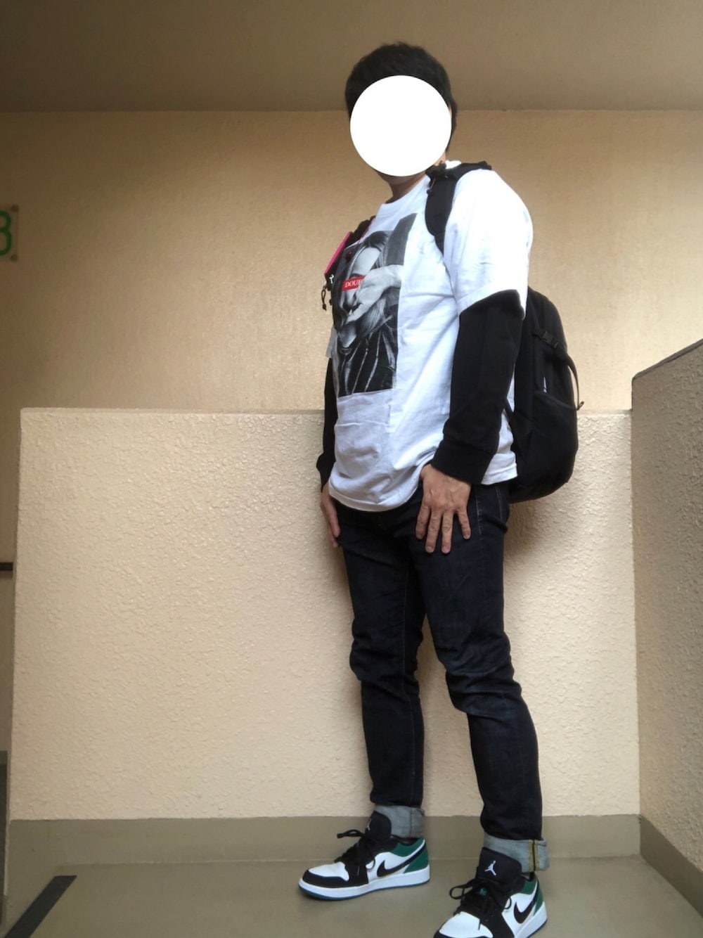 「オトナカジュアル、おしゃれさんと繋がりたい、大人カジュアル、レイヤードスタイル、ビッグシルエット、エアジョーダン、AIR JORDAN、スニーカー、スニーカーコーデ、アダルトおカワたん部」｜「DOUBLE HARDのアイテム（Tシャツ/カットソー、ホワイト系）」を使った、Ren Saitoさん（メンズ・168cm）の春コーディネートの1枚目の写真