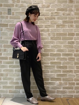 「earth music&ecology（アースミュージックアンドエコロジー）のアイテム（ショルダーバッグ、ブラック系）」を使った、かわの くみこさん（レディース・154cm）の秋コーディネート