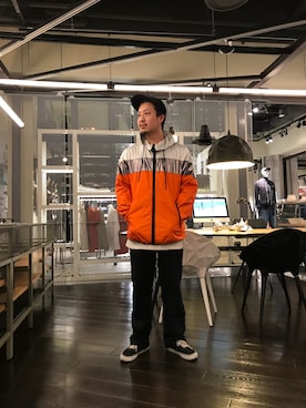 「アイテム（マウンテンパーカー、レッド系）」を使った、DIESEL KOHEYさん（メンズ・172cm）の春コーディネート