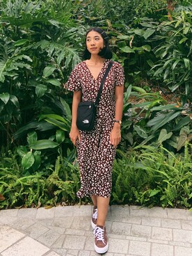 「アイテム（ドレス、ブラウン系）」を使った、Izzaさん（レディース・155cm）の春コーディネート