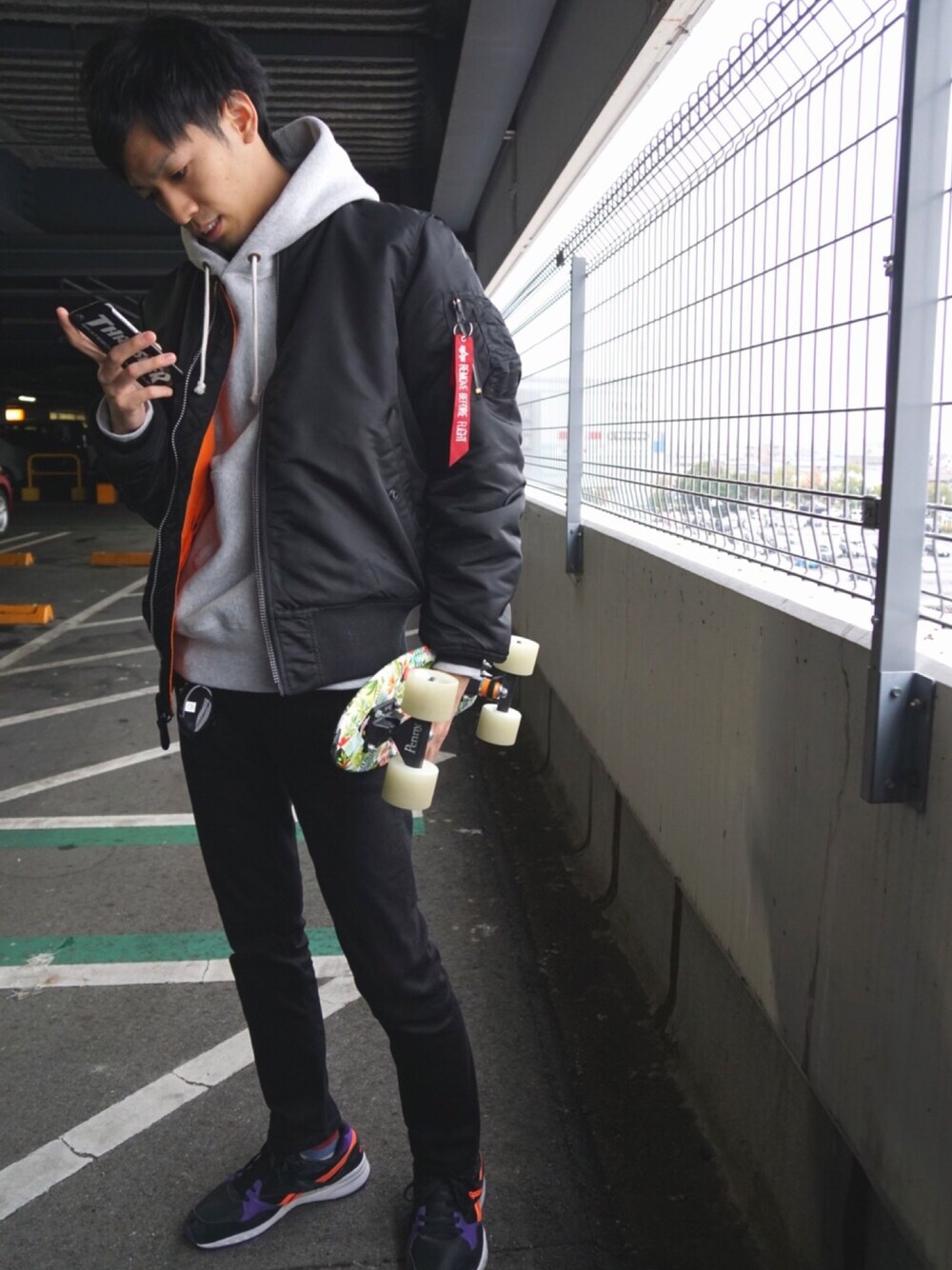 「ストリート、パーカー、MA-1、アウター」｜「Alpha Industriesの＜ALPHA INDUSTRIES＞ MA-1 TIGHT/アウター（ミリタリージャケット、ブラック系）」を使った、Tomoya Ishiharaさん（メンズ・175cm）の冬コーディネートの1枚目の写真