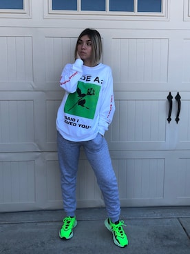 「kicks」｜「アイテム（スウェット）」を使った、Pauly さん（レディース・157cm）の冬コーディネート