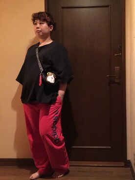 「unrelaxing（アンリラクシング）のアイテム（Tシャツ/カットソー、ブラック系）」を使った、なーさんさん（レディース・156cm）の夏コーディネート