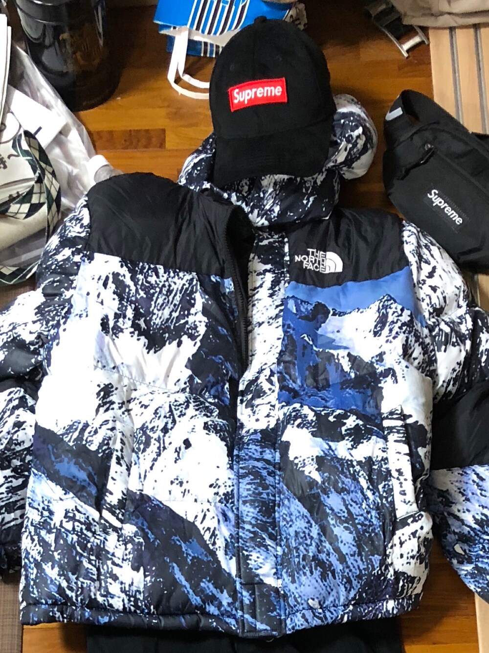 「supreme、Supreme(シュプリーム)、Supreme x The North Face、THE NORTH FACE」｜「Supreme のアイテム（ジャケット/アウター、ブルー系）」を使った、takkさん（メンズ・160cm）の秋コーディネートの1枚目の写真