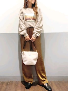 「アイテム（パンツ、イエロー系）」を使った、asukaさん（レディース・168cm）の秋コーディネート