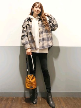 「CONVERSE（コンバース）のアイテム（ショルダーバッグ）」を使った、asukaさん（レディース・168cm）の秋コーディネート