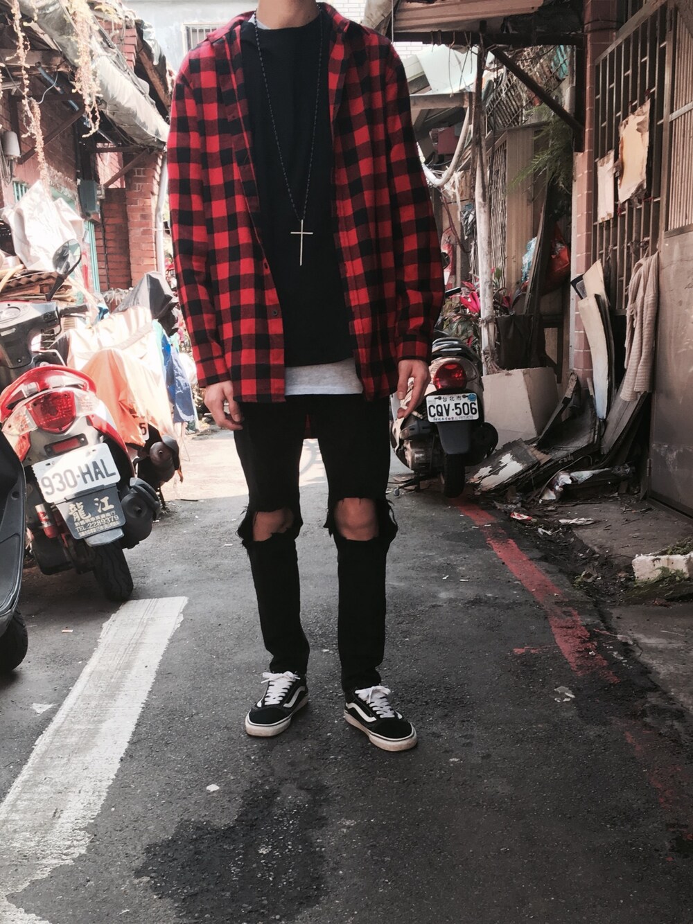 「VANSのVANS ヴァンズ OLD SKOOL オールドスクール V36CL CVS BLACK（スニーカー、ブラック系）」を使った、陳尊鴻さん（メンズ・170cm）の春コーディネートの1枚目の写真