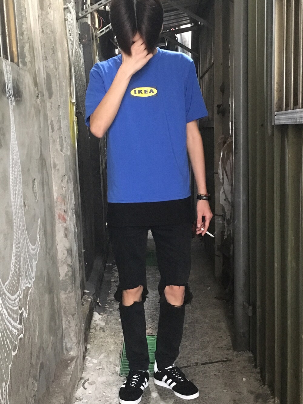 「adidasのアイテム（スニーカー、ブラック系）」を使った、陳尊鴻さん（メンズ・170cm）の夏コーディネートの1枚目の写真