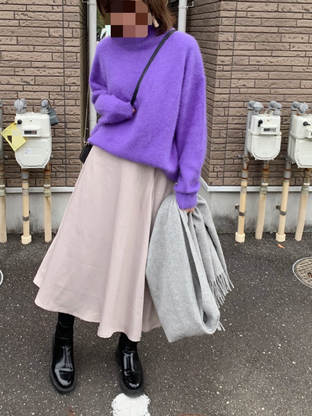 「大人カジュアル、ビッグシルエット、低身長、休日スタイル、きれいめカジュアル、ショルダーバッグ、ブーツ、パープル、オトナ女子、アクネ」｜「BEAUTY&YOUTH UNITED ARROWSのBY∴ ヘアリーボトルネックニットプルオーバー（ニット/セーター、パープル系）」を使った、you copyさん（レディース・156cm）の冬コーディネートの1枚目の写真