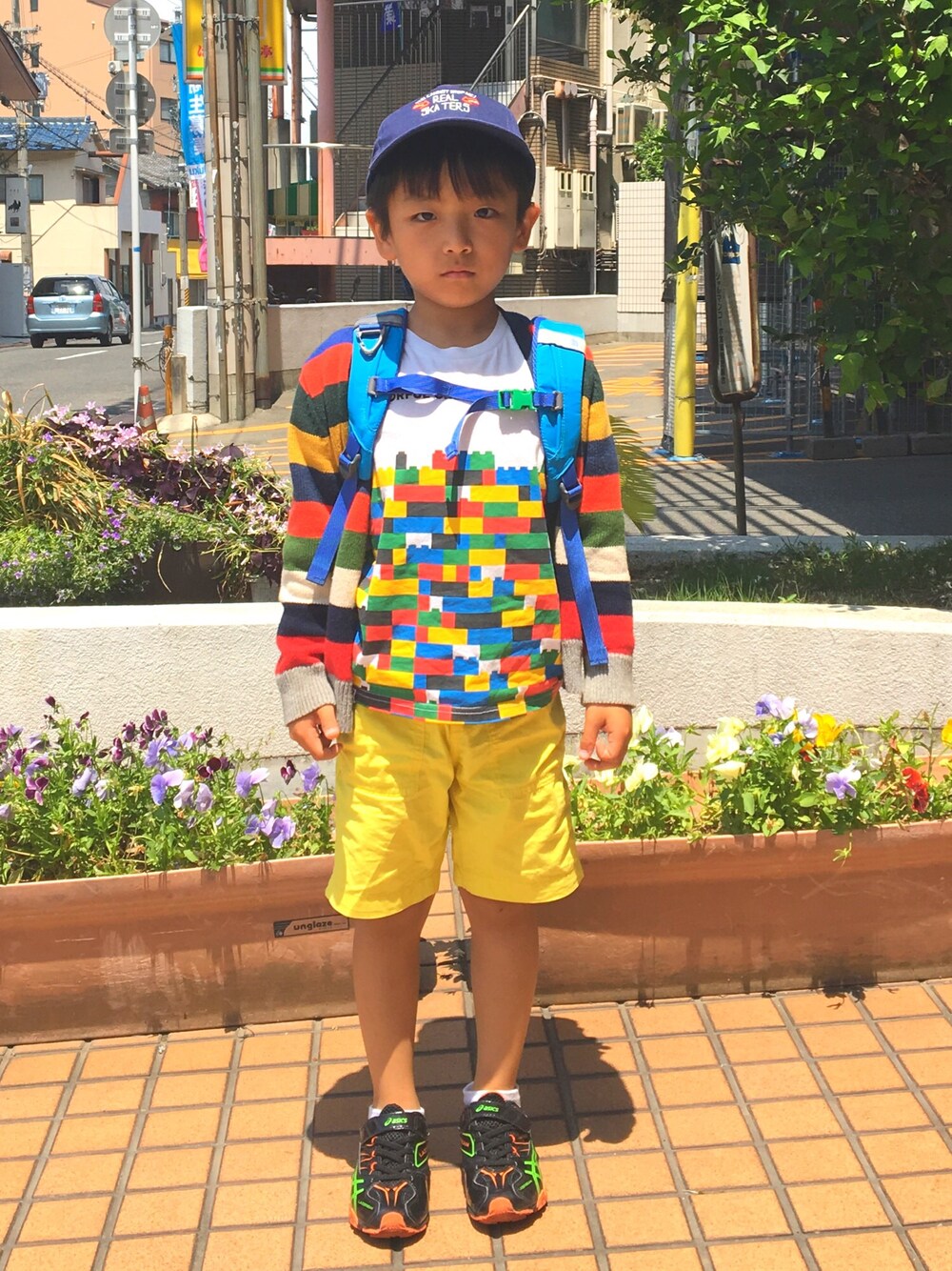 「GAPのアイテム（カーディガン/ボレロ、その他）」を使った、たつきくんさん（メンズ・110cm）の春コーディネートの1枚目の写真