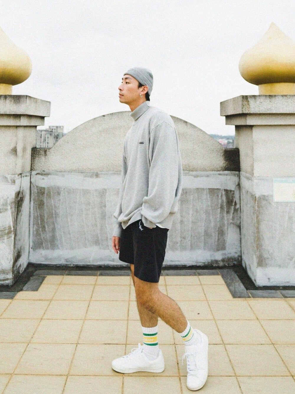 「street、streetstyle、ootd、ootdtw、autumn」｜「SHEPHERDのアイテム（スウェット、シルバー系）」を使った、小潘さん（メンズ・176cm）の秋コーディネートの1枚目の写真