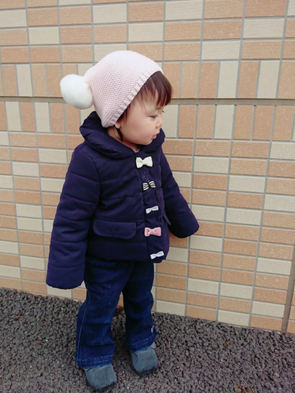 「姫まりちゃんおめでとう、姫まりちゃんのお誕生日。、リンクコーデし隊。、ダウンコート、ブルゾン、パンタロン、女の子、1歳半、1歳6ヶ月」｜「babyGAPのアイテム（ニットキャップ/ビーニー、ピンク系）」を使った、madoさん（キッズ・80cm）の冬コーディネートの1枚目の写真