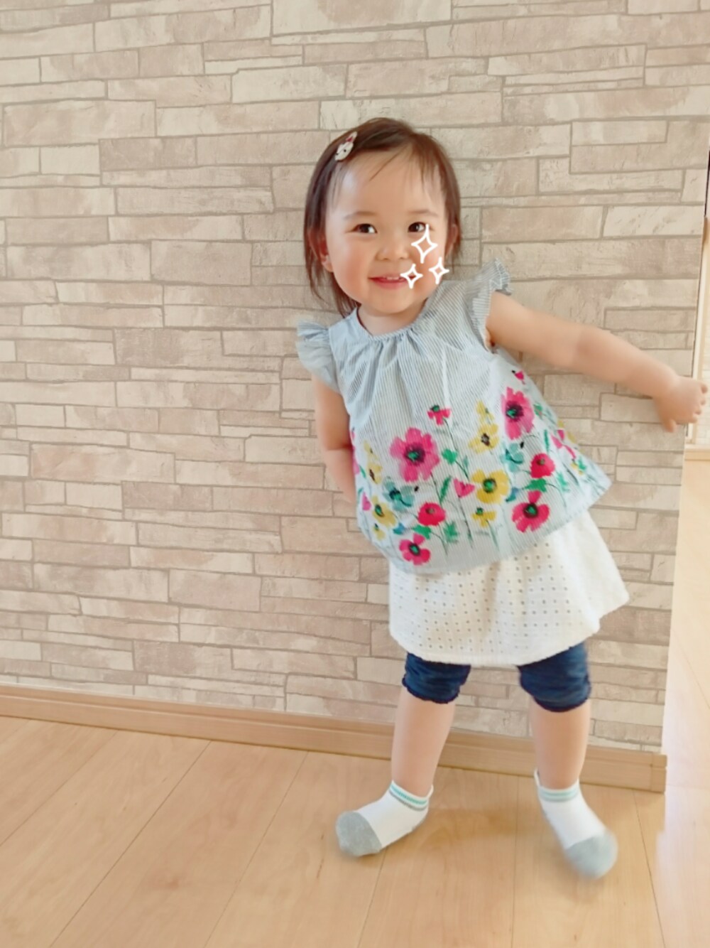 「キッズファッション、夏コーデ、女の子、1歳10ヶ月、過去のコーデ、ストライプ柄(柄・デザイン)、花柄トップス、スカート+レギンス」｜「♪のアイテム（スキンケア、その他）」を使った、madoさん（キッズ・80cm）の夏コーディネートの1枚目の写真