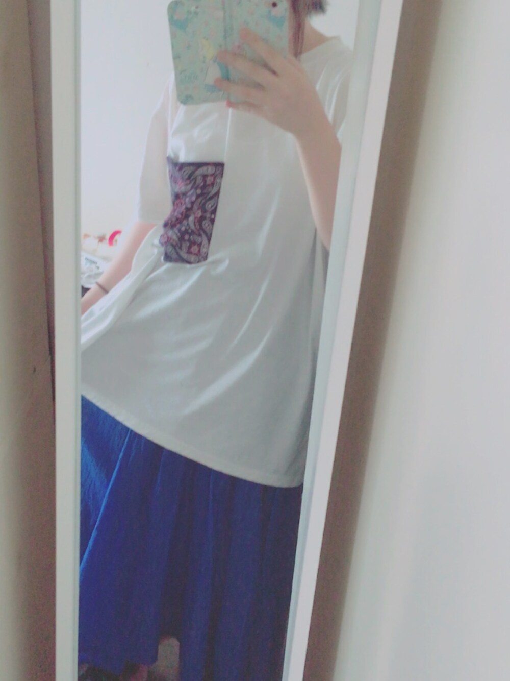 「nice claup、青、マキシスカート、ゆるコーデ」｜「NICE CLAUPのアイテム（Tシャツ/カットソー、ホワイト系）」を使った、N a t s u k i 🐰さん（レディース・157cm）の夏コーディネートの1枚目の写真