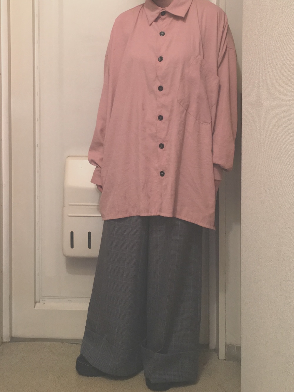 「はらぺこ商店、nice claup、グレンチェック、ピンク、グレー」｜「はらぺこ商店のアイテム（シャツ/ブラウス、ピンク系）」を使った、N a t s u k i 🐰さん（レディース・157cm）の秋コーディネートの1枚目の写真