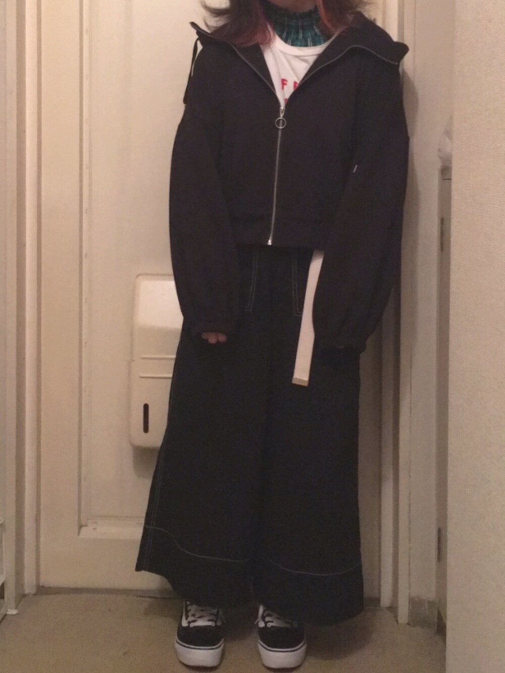 「Ray Cassin、チェック、niko and ...、ロゴT、w closet、パーカー、サントニブンノイチ、ガチャベルト、ViS、VANS」｜「w closetのドロップショルダーZIPアップパーカー（パーカー、ブラック系）」を使った、N a t s u k i 🐰さん（レディース・157cm）の秋コーディネートの1枚目の写真
