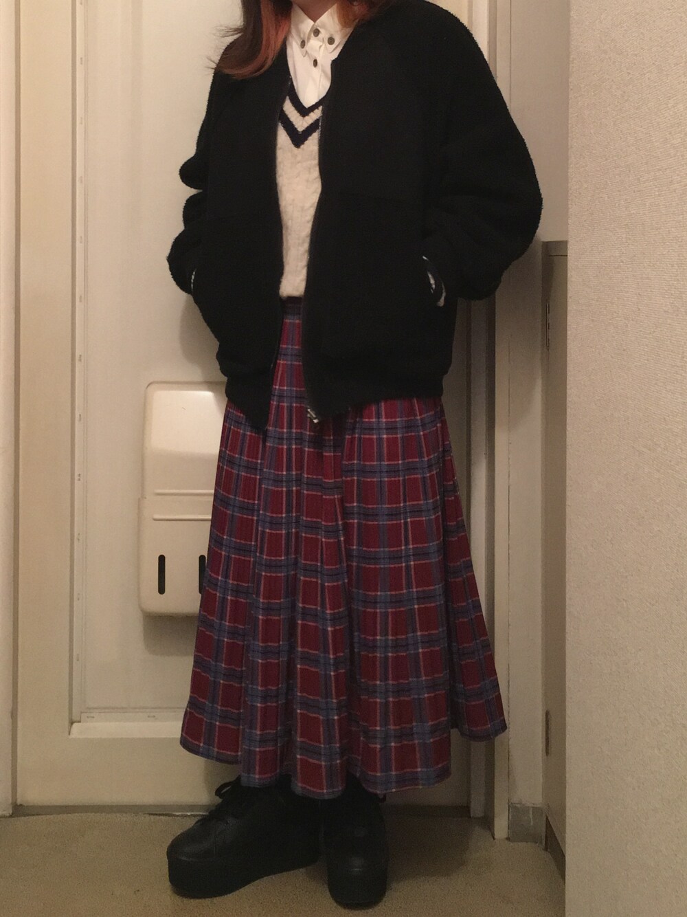 「w closet、ボアブルゾン、チェック、プリーツスカート、niko and ...、ニット、WEGO、厚底シューズ、制服風コーデ」｜「w closetのウール×ボアリバーシブルブルゾン（ジャケット/アウター、ブラック系）」を使った、N a t s u k i 🐰さん（レディース・157cm）の秋コーディネートの1枚目の写真