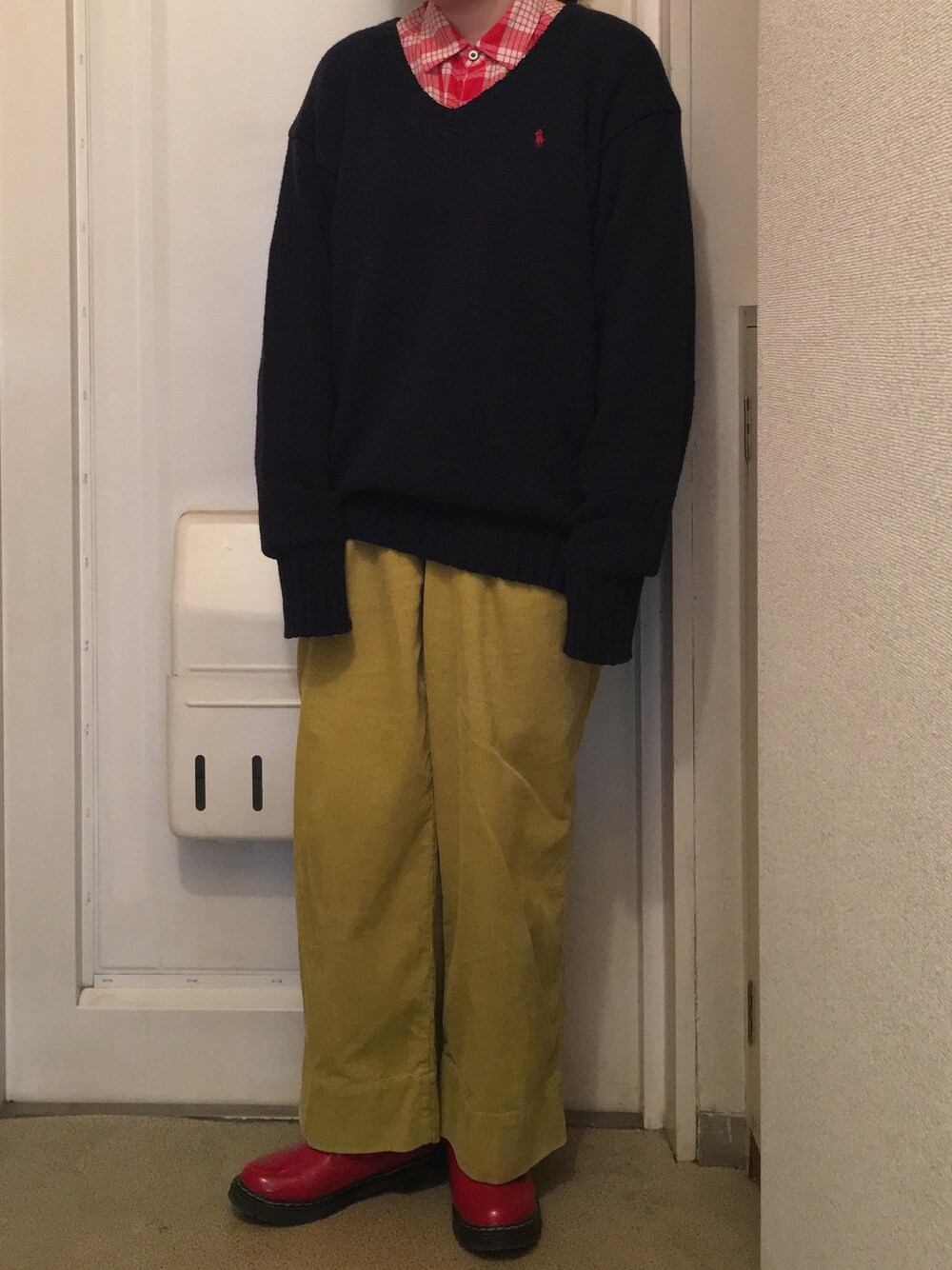 「古着、ラルフローレン、ニット、Ray Cassin、チェックシャツ、coen、コーデュロイ、ワイドパンツ、赤」｜「古着のアイテム（ニット/セーター、ブルー系）」を使った、N a t s u k i 🐰さん（レディース・157cm）の冬コーディネートの1枚目の写真