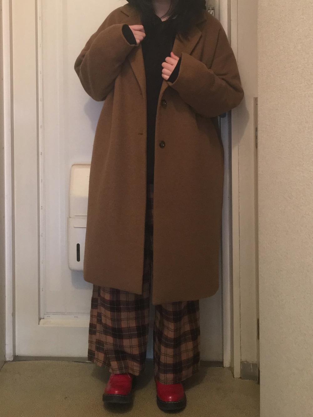 「GU、チェスターコート、CHIHIROYASUDA、やすだちひろ、パーカー、w closet、チェックパンツ」｜「GUのアイテム（チェスターコート、ブラウン系）」を使った、N a t s u k i 🐰さん（レディース・157cm）の冬コーディネートの1枚目の写真
