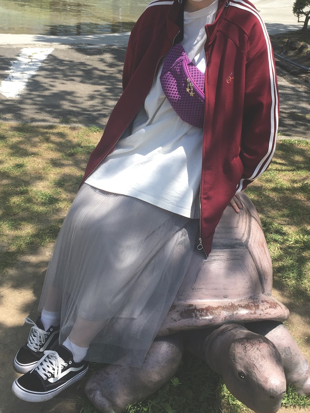「CHIHIROYASUDA、ジャージ、poly、メッシュバッグ、ビッグT、Ray Cassin、チュールスカート、VANS、スニーカー」｜「POLYのアイテム（Tシャツ/カットソー、ホワイト系）」を使った、N a t s u k i 🐰さん（レディース・157cm）の春コーディネートの1枚目の写真