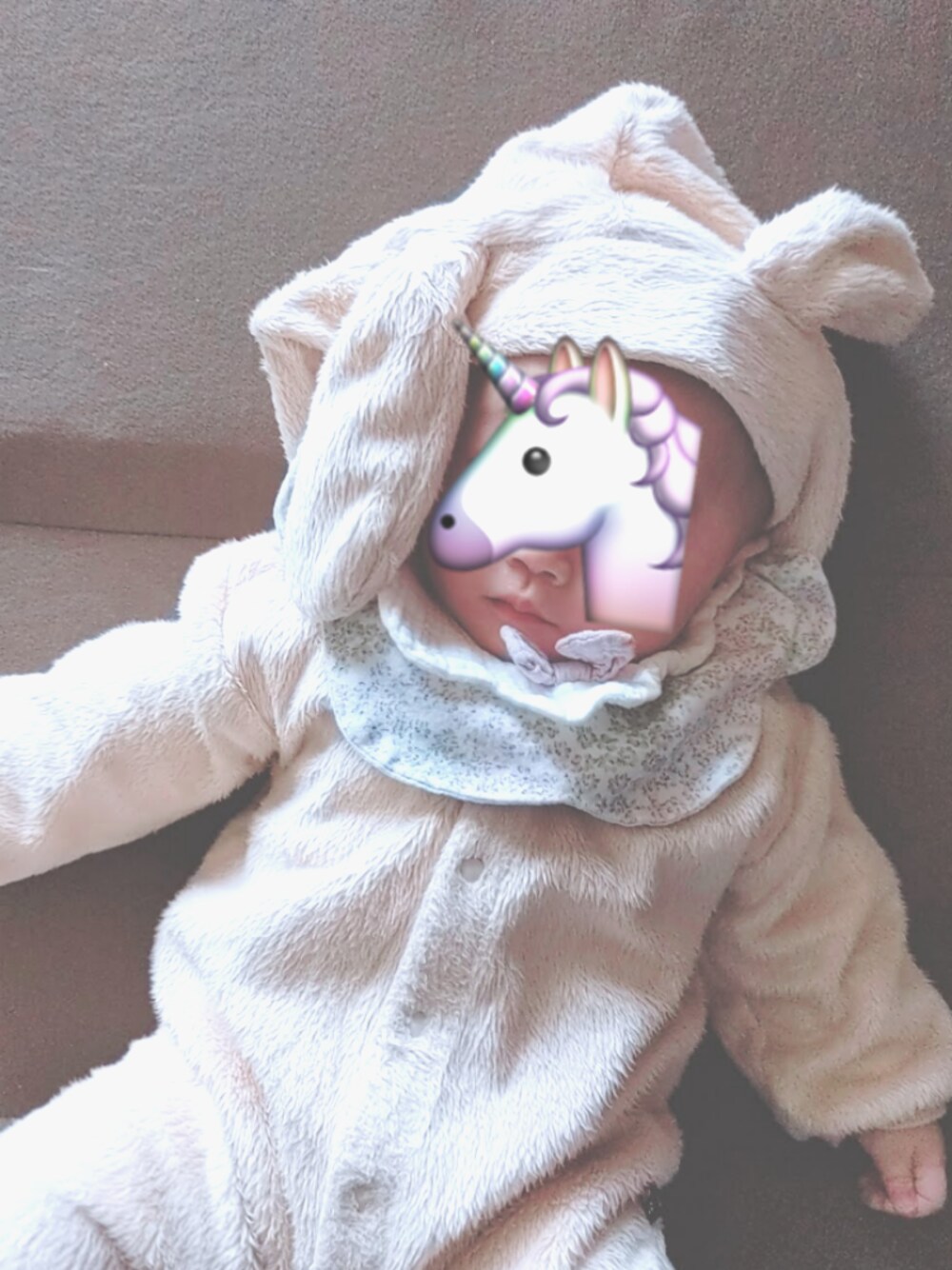 「うさぎ、おでかけ」｜「Birthdayのアイテム（スタイ/よだれかけ、ピンク系）」を使った、のん。さん（キッズ・70cm）の冬コーディネートの1枚目の写真