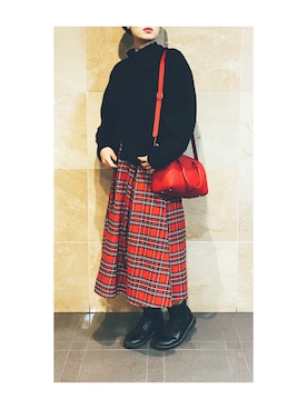 「アイテム（ボストンバッグ、レッド系）」を使った、Niinaさん（レディース・168cm）の秋コーディネート