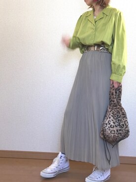 スカート（グレー系）を使った「黄緑」の人気ファッション 