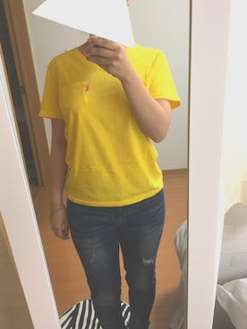 「RODEO CROWNS WIDE BOWL（ロデオクラウンズワイドボウル）のBOWL CROWNS ロゴ Vネック Tシャツ（Tシャツ/カットソー、イエロー系）」を使った、Ｌｉｓａさん（レディース・153cm）の春コーディネート