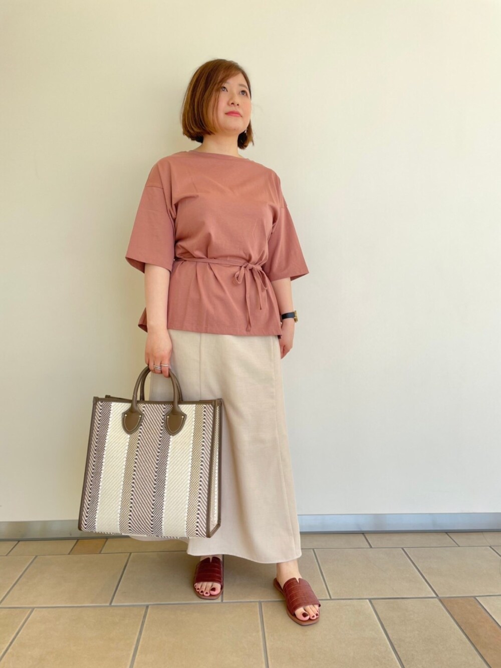 「夏コーデ、カジュアル、Tシャツ、２ＷＡＹ、スカート、リネンライク、フレアスカート、低身長、ITEMS URBANRESEARCH、RODE SKO」｜「ITEMS URBANRESEARCHの2WAYバックオープンプルオーバー（Tシャツ/カットソー、ピンク系）」を使った、chisaaaさん（レディース・152cm）の夏コーディネートの1枚目の写真
