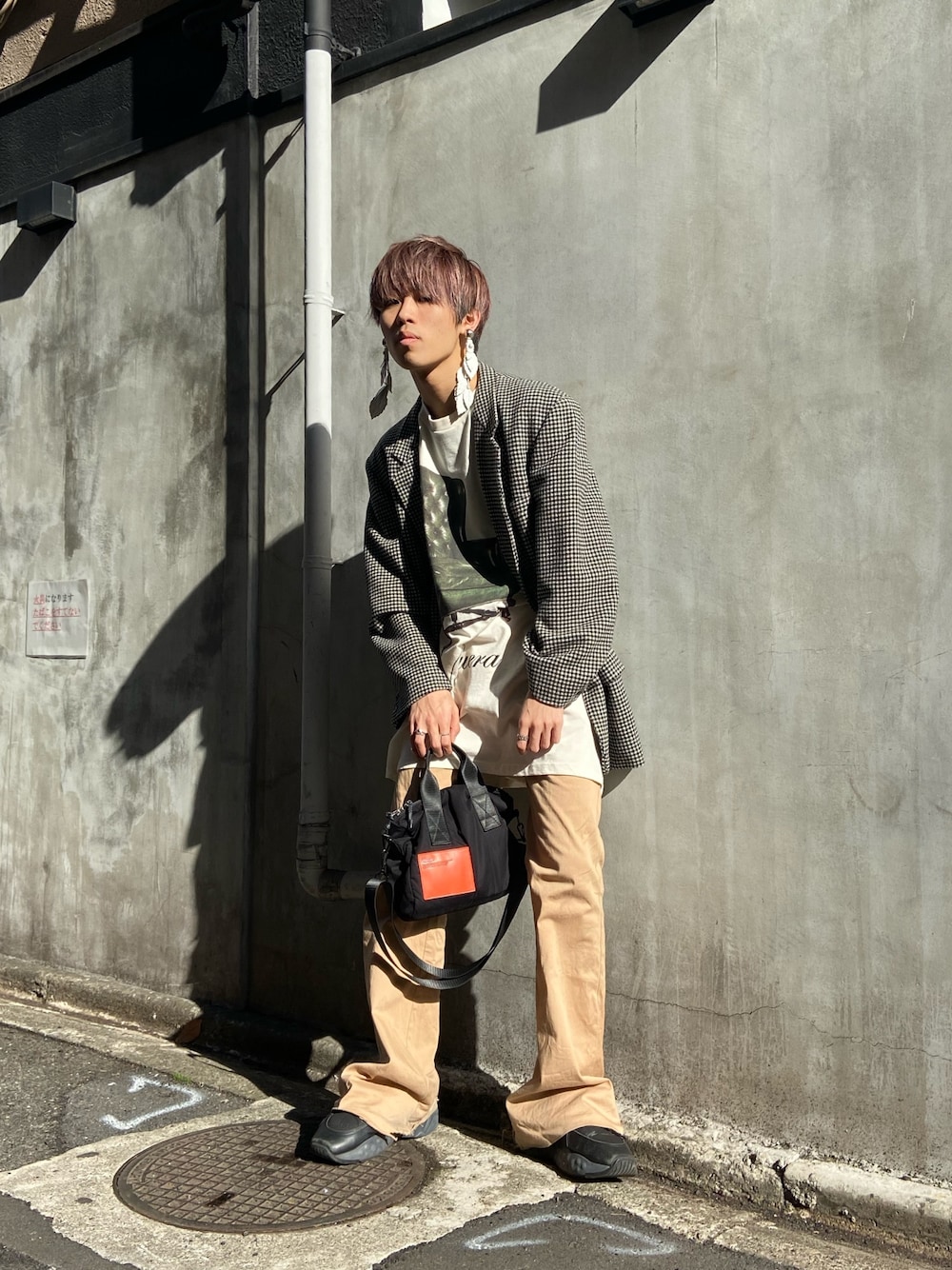 「ビッグシルエット、春コーデ、vaquera、ALLEGE、いいね、save、フォローお願いします🤑、フレアパンツ、トートバッグ、ショルダーバッグ、ootd、AcneStudios」｜「FUMIE TANAKAの【FUMIE TANAKA】Glass Leaf Earring/グラスリーフイヤリング/F20S-40（イヤリング、ホワイト系）」を使った、Kazumaさん（メンズ・172cm）の春コーディネートの1枚目の写真