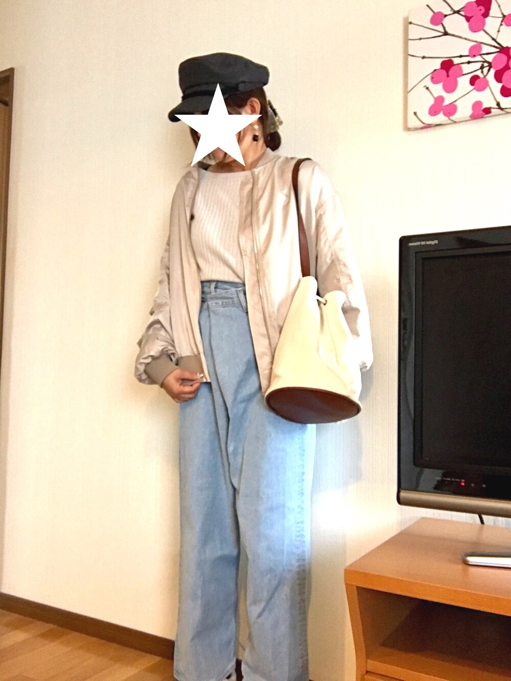 「春コーデ、シンプル、スプリングSENSEOFPLACE、ママコーデ、キャスケット」｜「TODAYFULのNATTY's Denim（デニムパンツ、ブルー系）」を使った、tanakaaa＝さん（レディース・164cm）の冬コーディネートの1枚目の写真