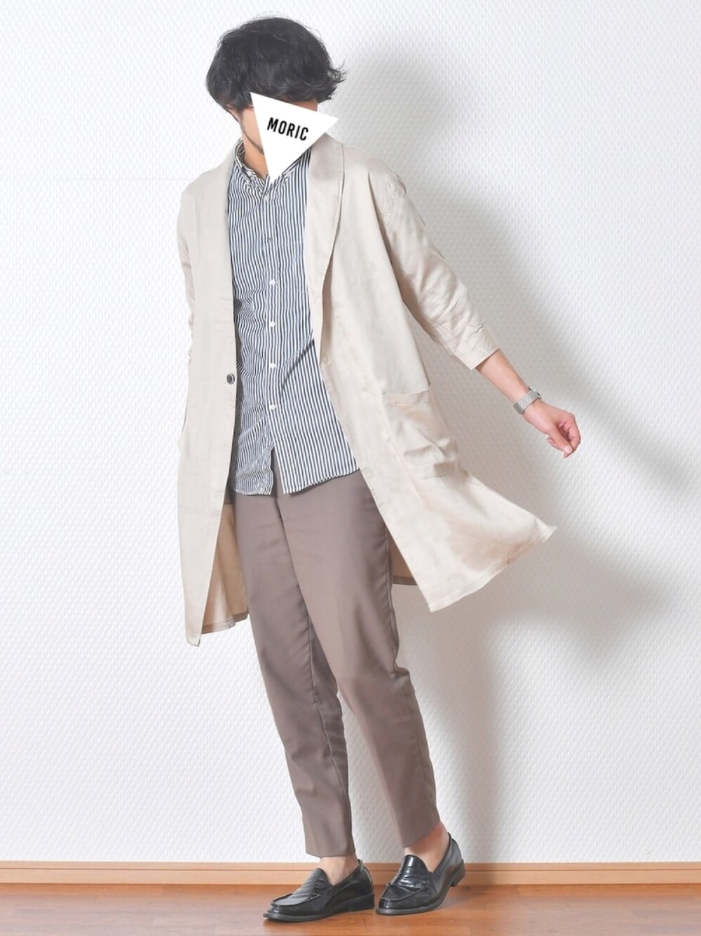 その他のシャツ/ブラウス、ブラウン系のその他パンツ、シルバー系のアナログ腕時計を着用したメンズの春コーディネートの1枚目の写真